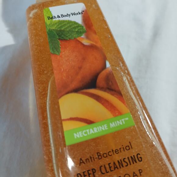 Bath & Body Works Nectarine Mint Anti-Bacterial Deep Cleansing Hand Soap NEW 8OZ - Picture 1 of 10